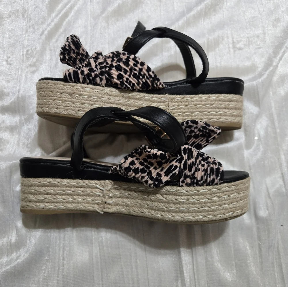 BAMBOO Black and Leopard Espadrille Wedges Size 7 1/2 EUC